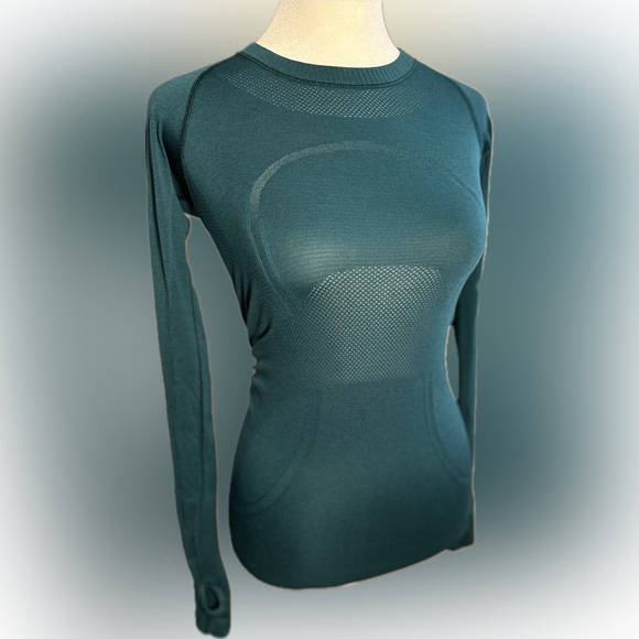 lululemon athletica Tops - Lululemon swiftly Tech Long sleeve top Size 2 FIRM PRICE
